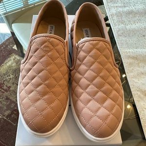 Steve Madden Women’s Ecntrcqt Blush Quilted Slip-On Sneakers $20 OBO